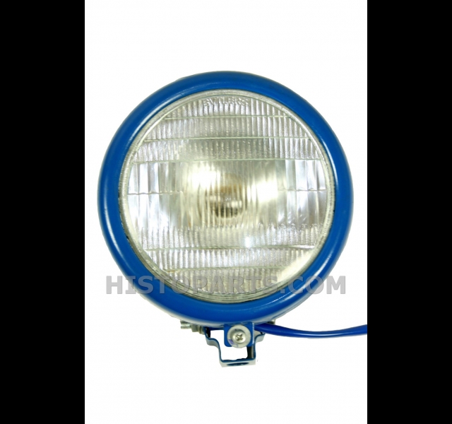 Headlight for mounting in the grille