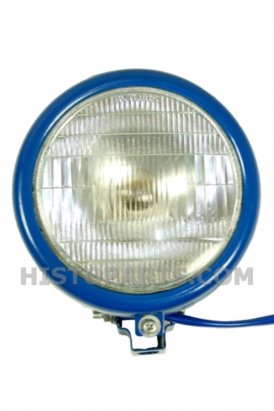Headlight for mounting in the grille