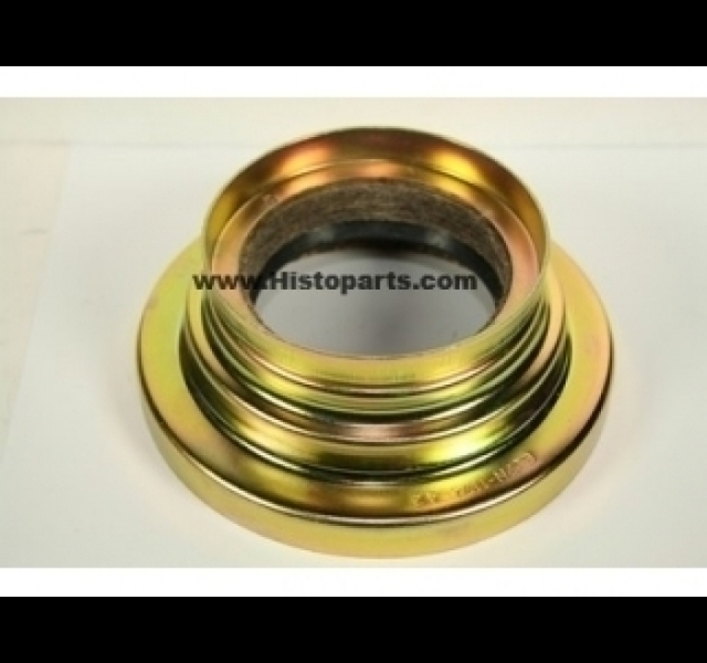 Rear wheel oil seal with bracket, Fordson Major