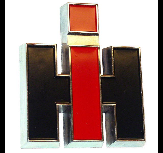 IH Chromen embleem 71.5 x 85 mm