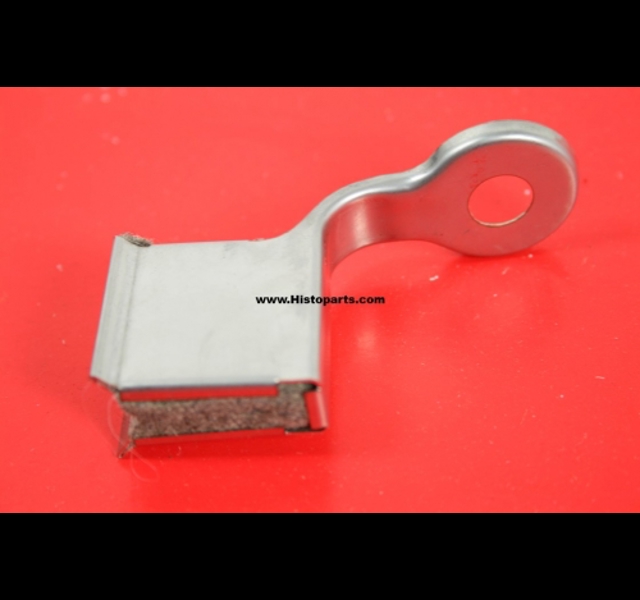 Oil dipstick wiper