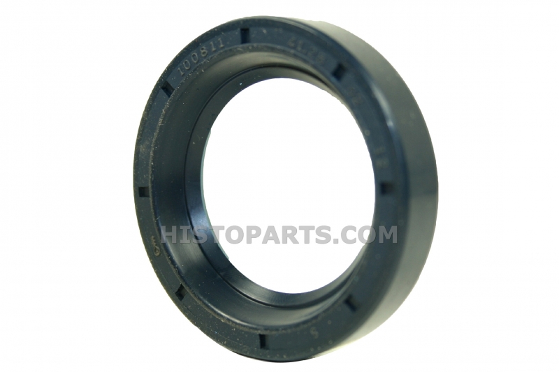 Oil seal. Transmission housing - Brake. Mc.Cormick International