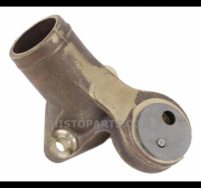 Cylinder head water upper outlet connection with fan bracket