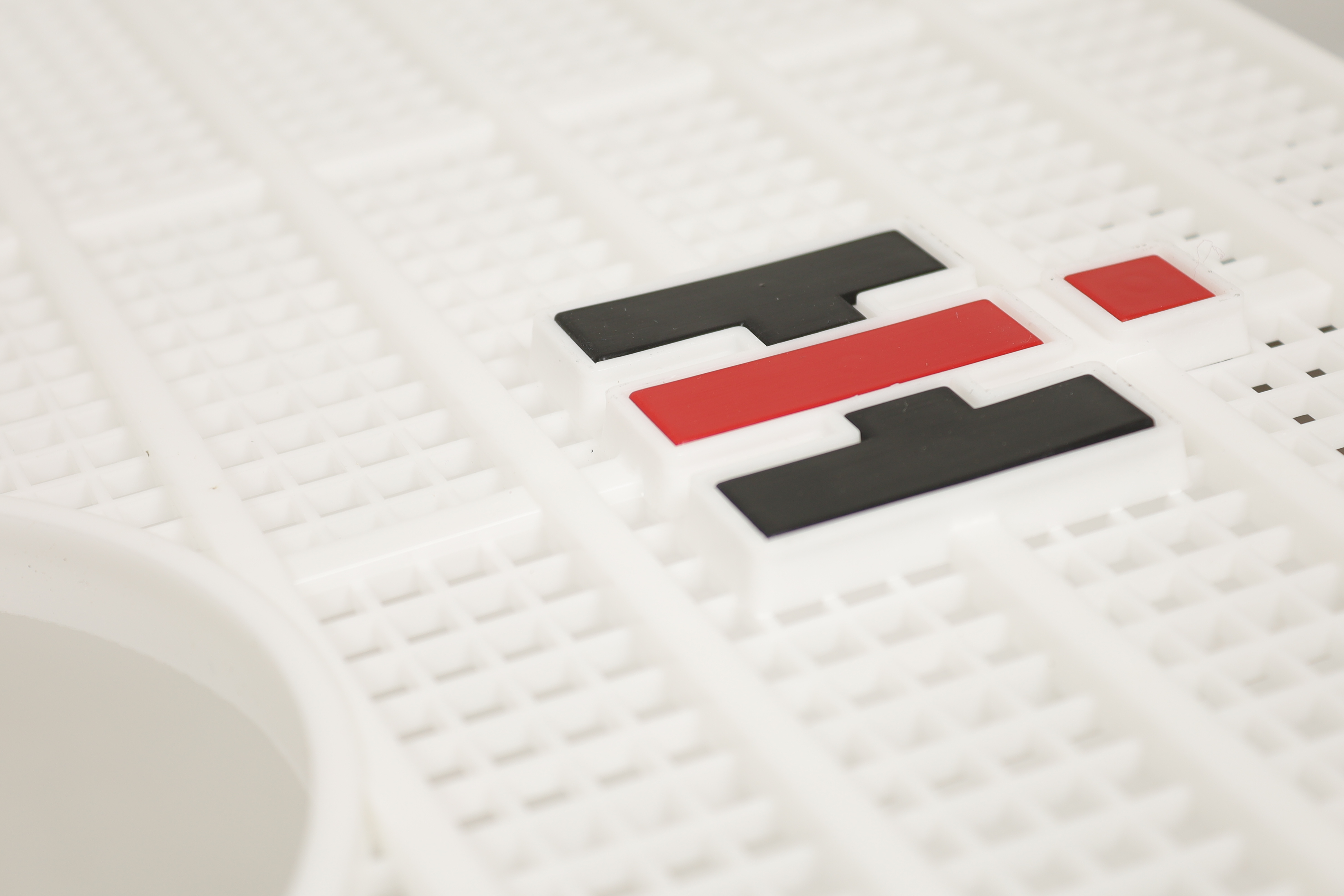 Embleem voor kunststof grille International in detail