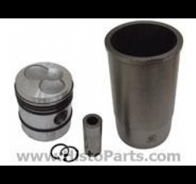 Piston ring and liner set Mc Cormick D-serie (1)